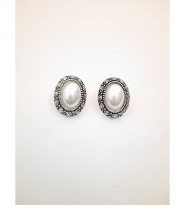 Oval Perl Studs